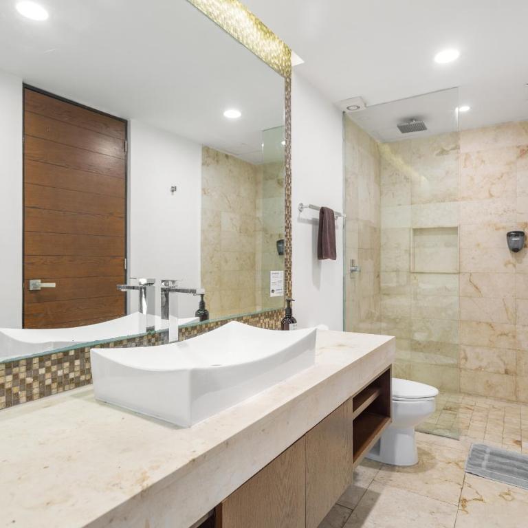 Downtown Condos Luxury - Two-Bedroom Apartment - 14
