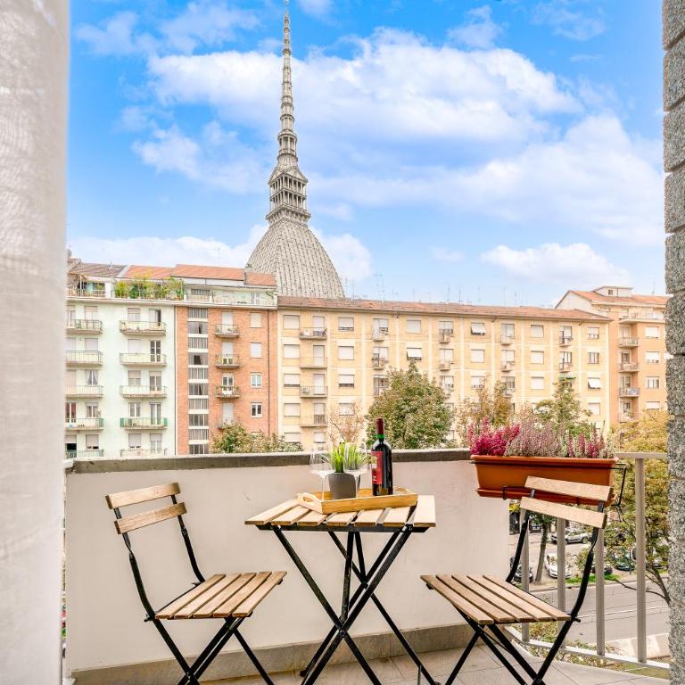 Appartamenti Vista Mole, Centro a 15 min - Luxury Suites & fast WiFi - Appartamento con 2 Camere da Letto - 1