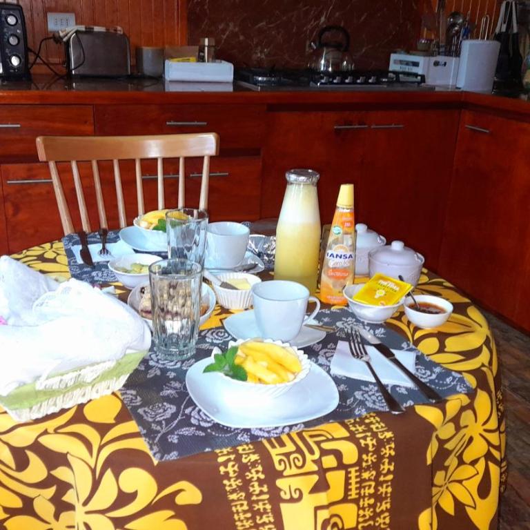 Hostal Makohe Rapa Nui - Habitación Doble con baño privado - 3