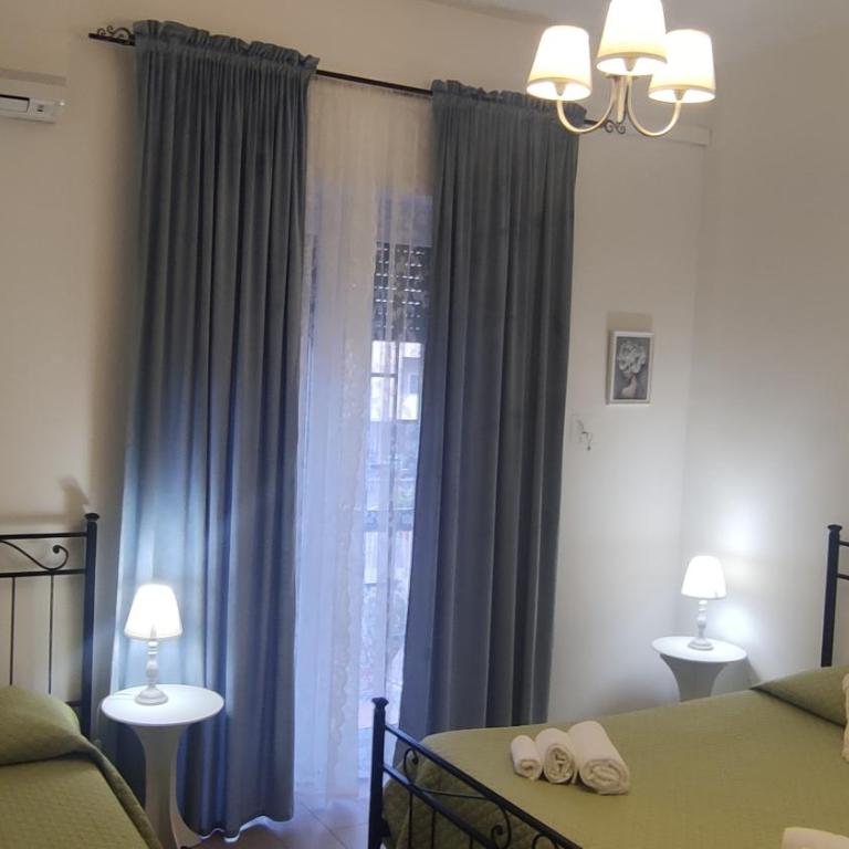 Anthea BB Napoli - Camera Doppia con Letti Singoli con Balcone - 5