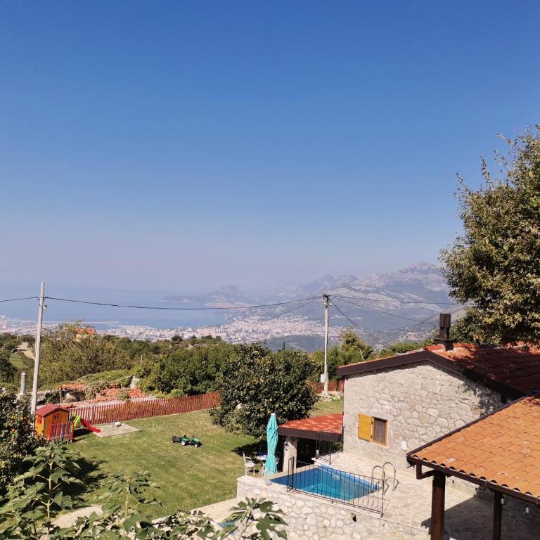 Old stone house with swimming pool Etno House Perazic - Two-Bedroom House - 1