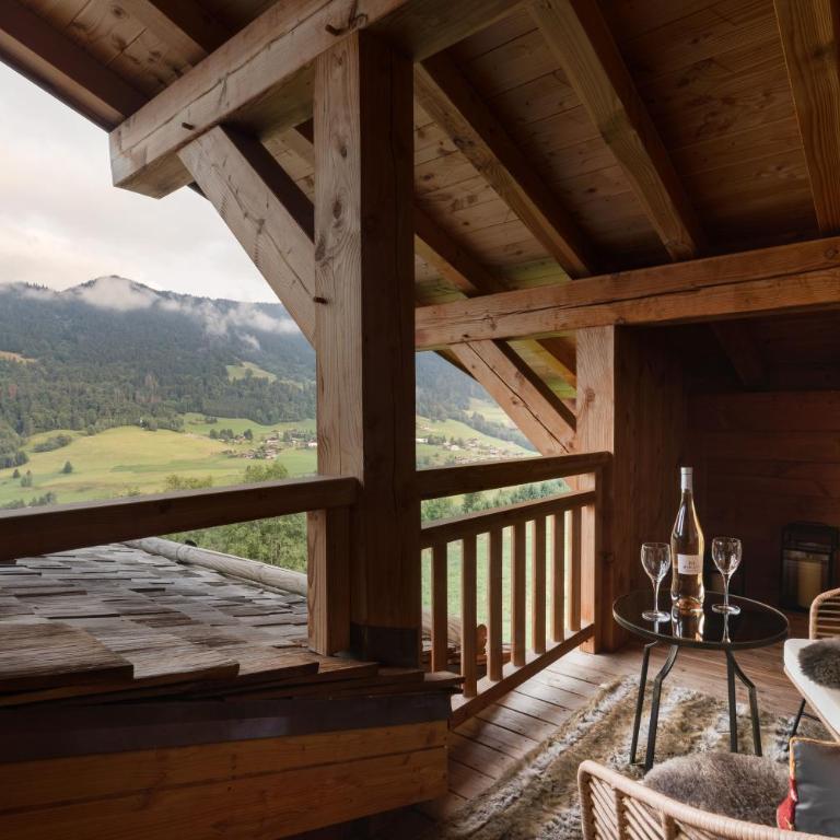 Luxury Megève Chalet, sleeps 8 with Mountain Views and Jacuzzi - Chalet - 6