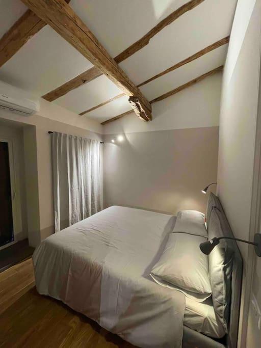 Romantic attic room with panoramic view - One-Bedroom Apartment - 18