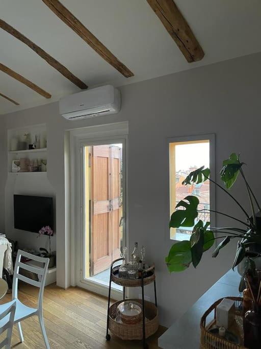 Romantic attic room with panoramic view - One-Bedroom Apartment - 5