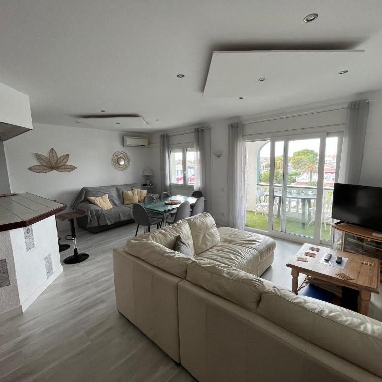 MAENA Marinola - Empuriabrava Port - 69m2- Vue canal principal - Plage centrale 500m - Apartamento de 2 dormitorios - 2