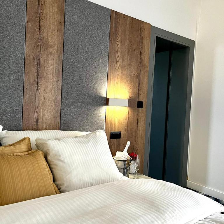Swiss Plus Hotel - Deluxe Double Room with Balcony - 6