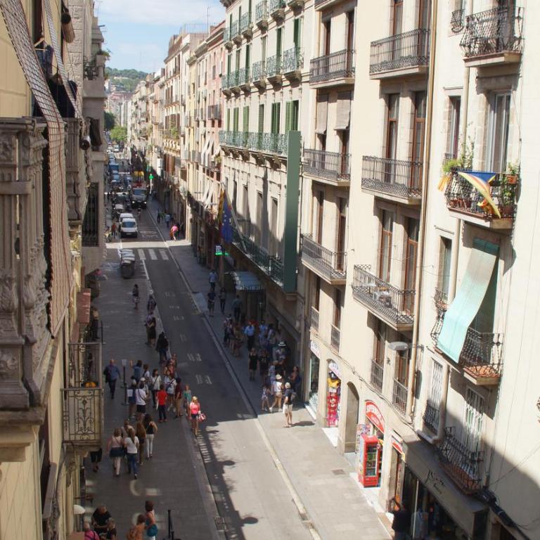 Hostal MiMi Las Ramblas - Double Room with Shared Facilities - 2