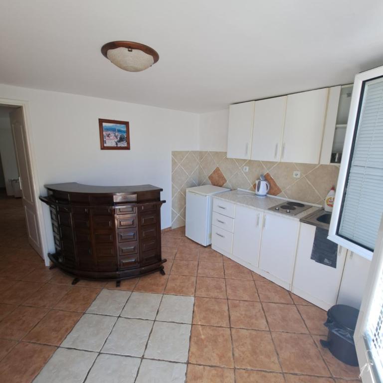 Apartments Pejanović - One-Bedroom Apartment with Patio and Sea View - 10