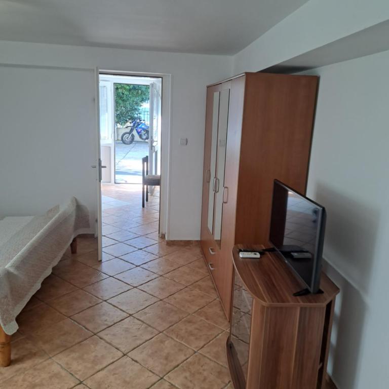 Apartments Pejanović - One-Bedroom Apartment with Patio and Sea View - 8