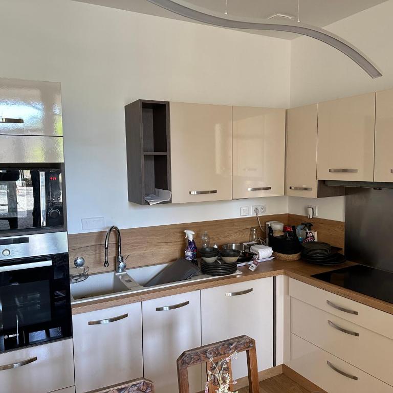 Charmant appartement en pierres - Three-Bedroom Apartment - 2