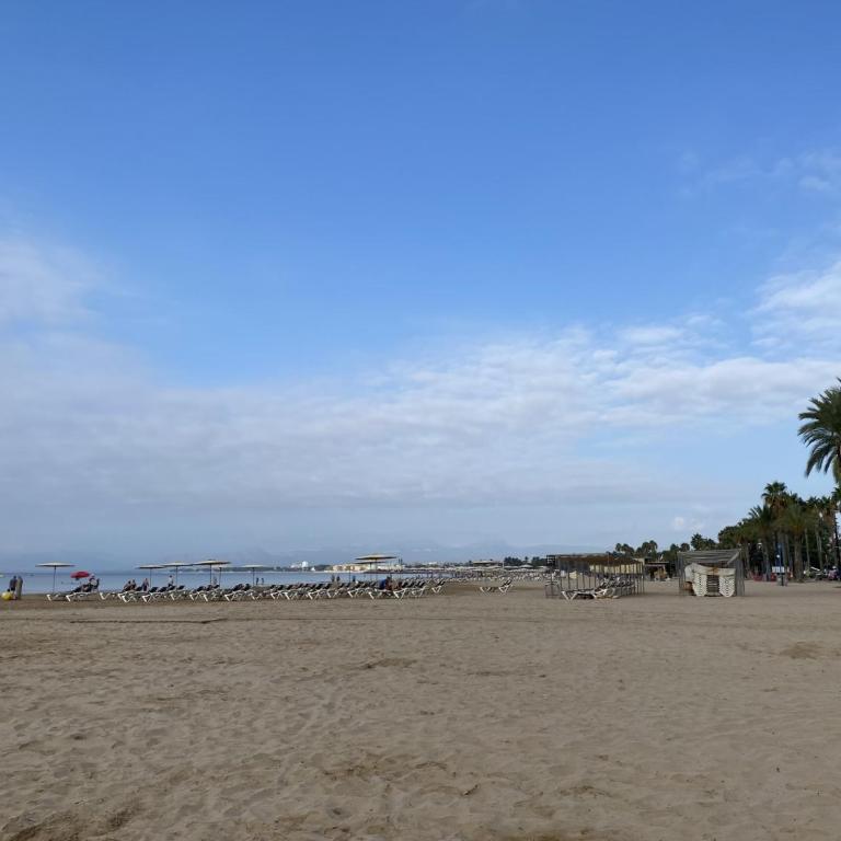 Apartamento con piscina en 1ª línea de playa en Salou - Apartamento de 2 dormitorios - 17