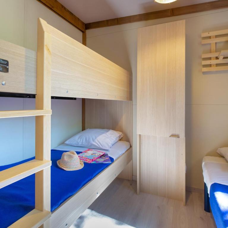 Camping La Pinède - Chalet Familial 2 Chambres - 8
