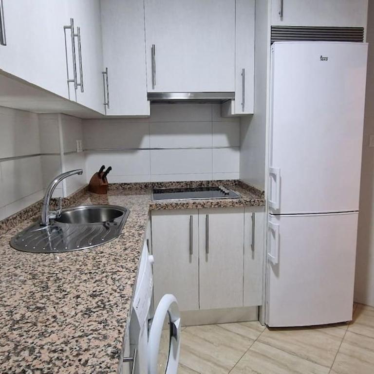 Precioso Apartamento en Centro - Three-Bedroom Apartment - 15