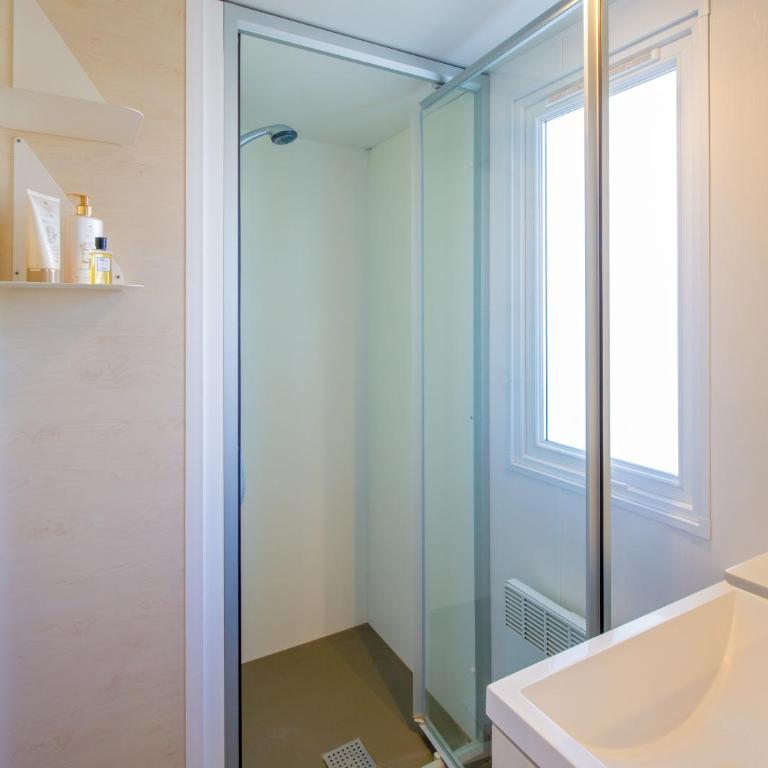 Camping La Pinède - Mobile Home 2 Chambres Confort - 2