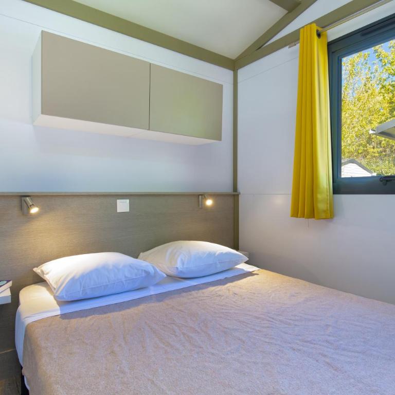 Camping La Pinède - Chalet 2 Chambres Supérieur - 8