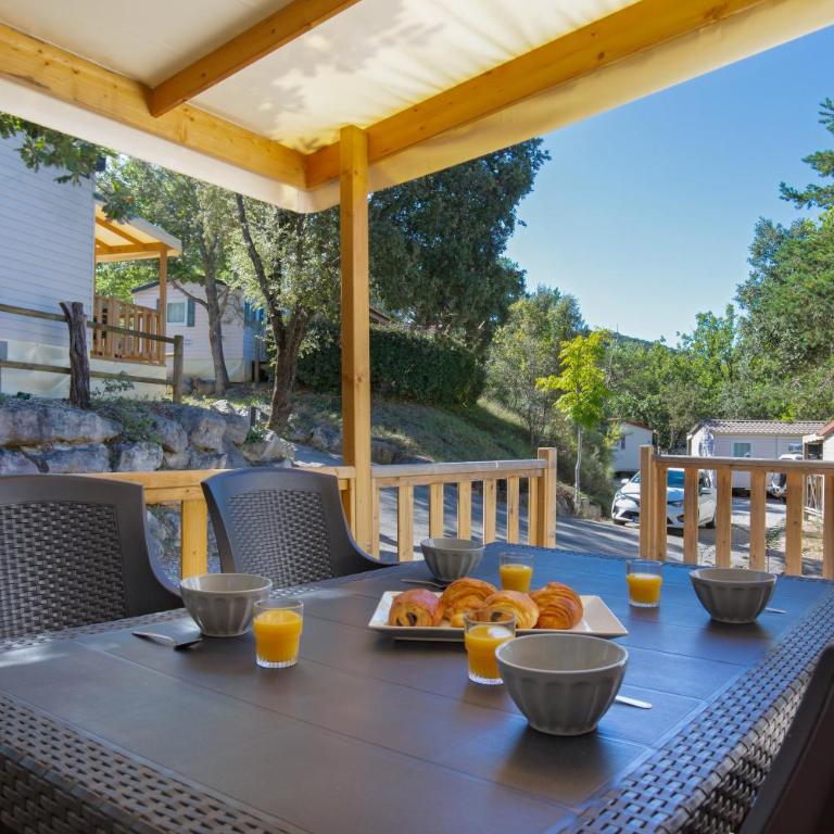Camping La Pinède - Mobile Home 2 Chambres Supérieur - 2
