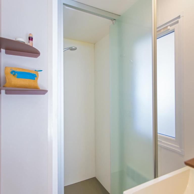 Camping La Pinède - Mobile Home 2 Chambres Supérieur - 6
