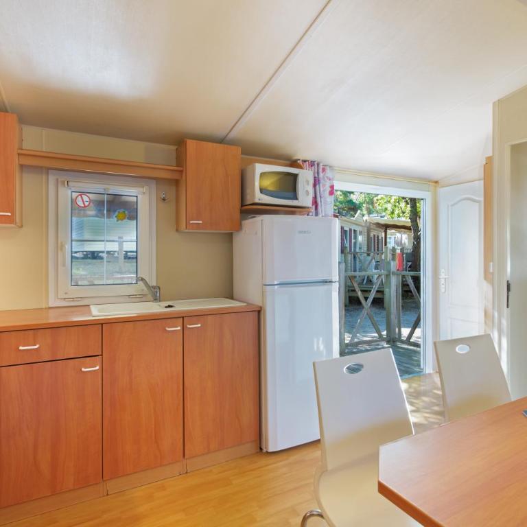 Camping La Pinède - Mobile Home 2 Chambres Standard - 3