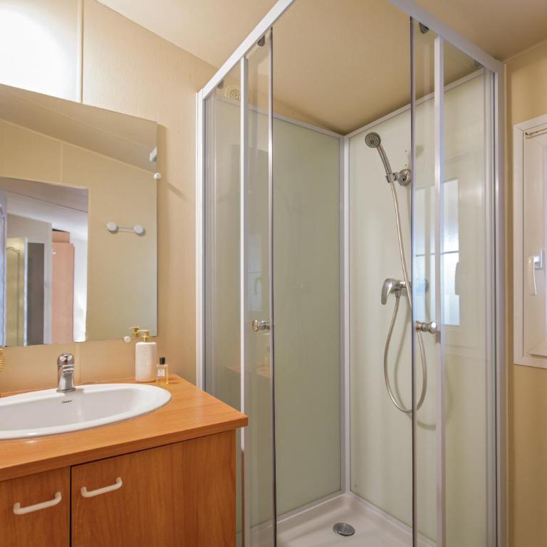 Camping La Pinède - Mobile Home 2 Chambres Standard - 6