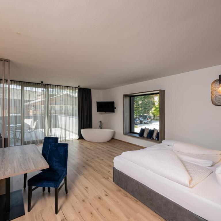 Montanaris Apartments - Deluxe Apartment - 6
