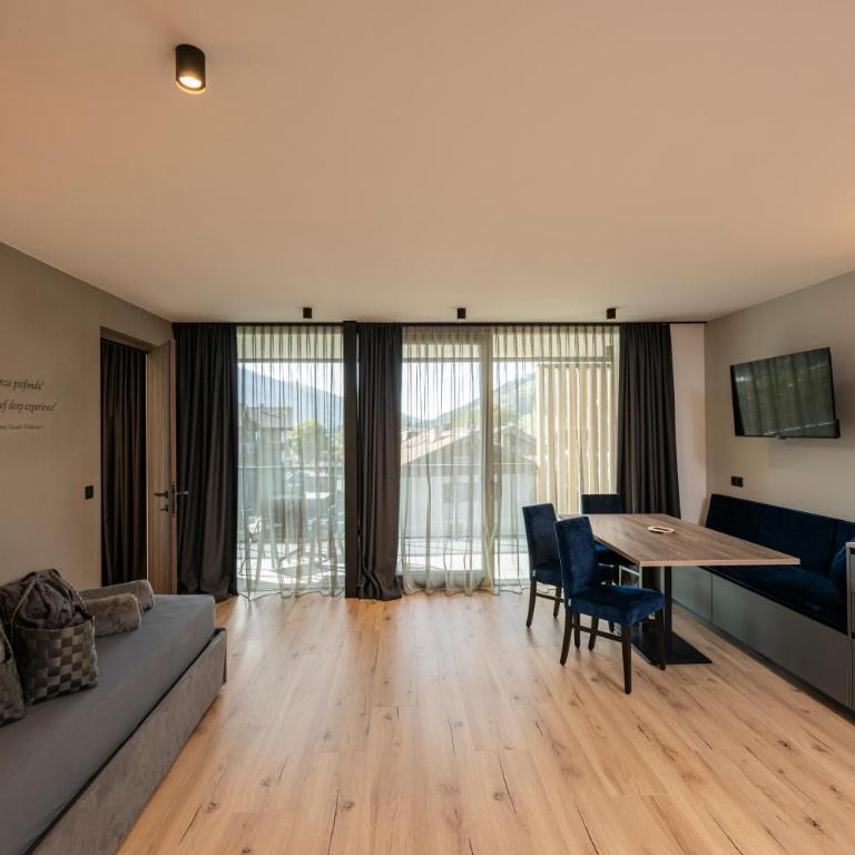 Montanaris Apartments - Two-Bedroom Deluxe Apartment - 9
