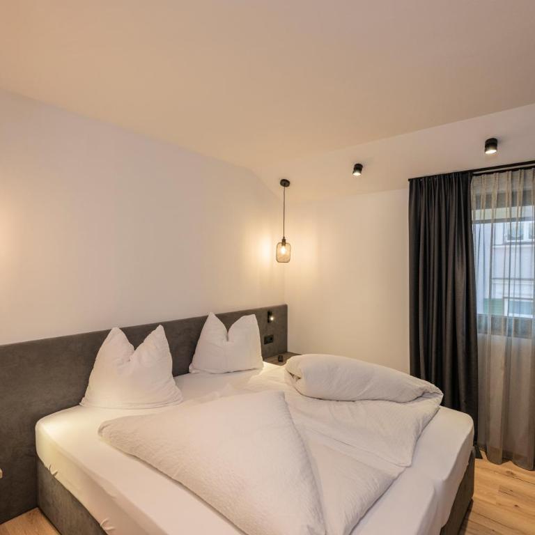 Montanaris Apartments - Two-Bedroom Deluxe Apartment - 11
