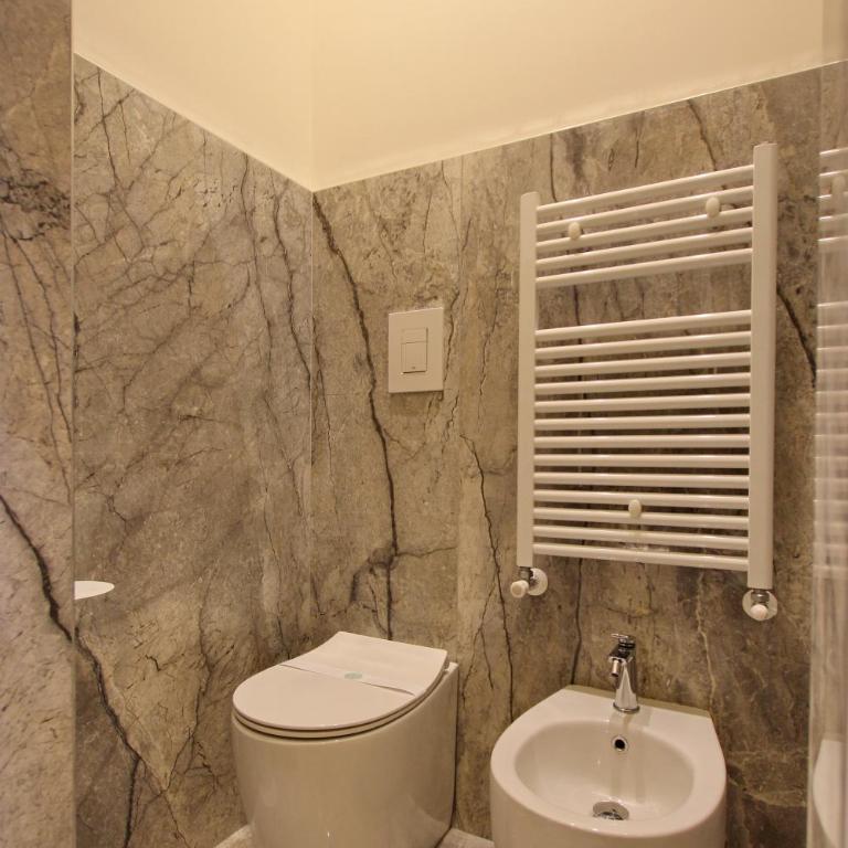 Dea Rome Suites - Camera Matrimoniale con Bagno Privato - 3