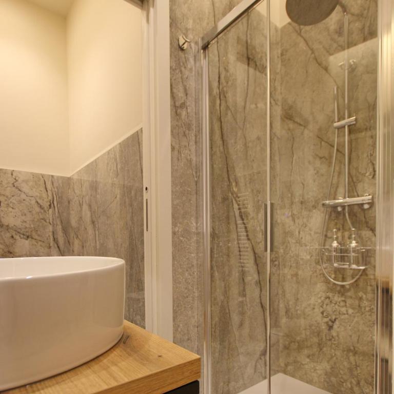 Dea Rome Suites - Camera Matrimoniale con Bagno Privato - 5