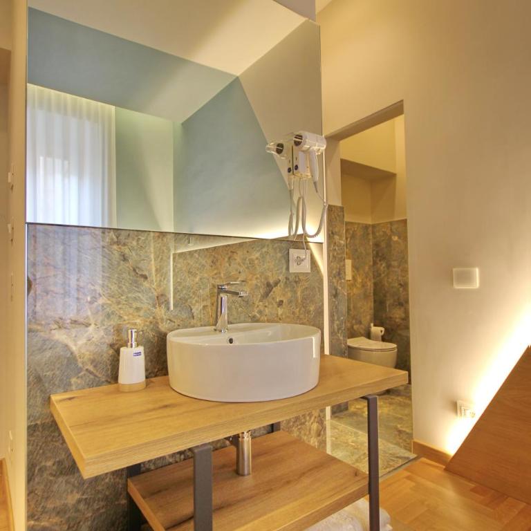 Dea Rome Suites - Camera Matrimoniale con Bagno Privato - 2