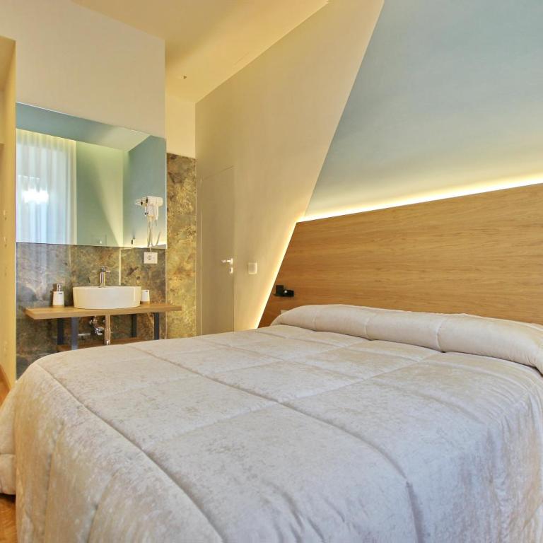 Dea Rome Suites - Camera Matrimoniale con Bagno Privato - 1