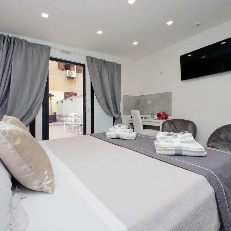 Roman Holiday Suites - Camera Superior Matrimoniale/Doppia con Letti Singoli con Terrazza - 12