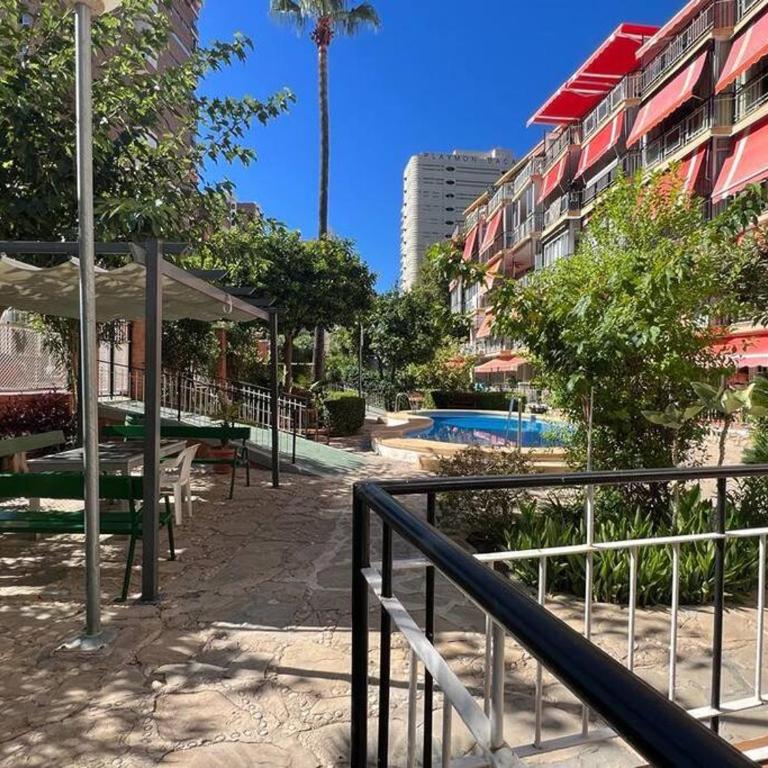 2ª línea playa · Terraza enorme · Piscina y garaje - Apartamento - 5