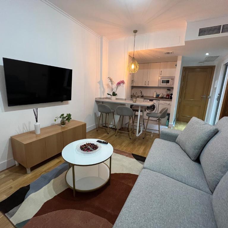 PISO cerca Aeropuerto Madrid, Estadio Riyadh Air, Ifema, Parque Juan Carlos I, Clínica Univesidad Navarra y Plenilunio - Apartamento de 1 dormitorio - 1