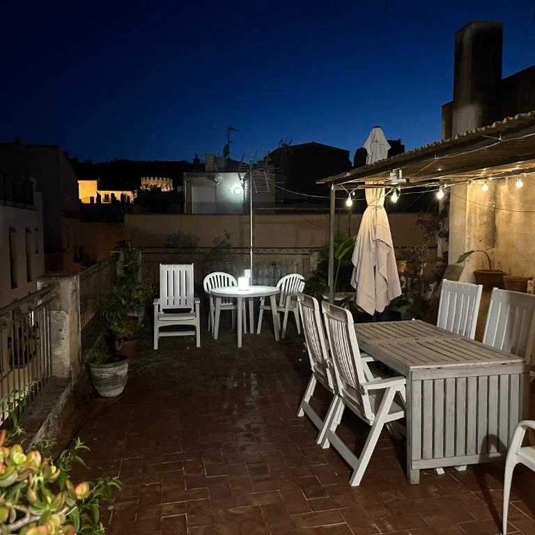 NOTARIA-Apartamento y Estudio en casco antiguo, al lado de playa, Rambla y Monasterio, con acceso a terraza ajardinada - Apartamento de 2 dormitorios - 21