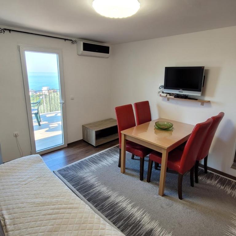 Apartment Old Olive - Two-Bedroom Apartment - 9