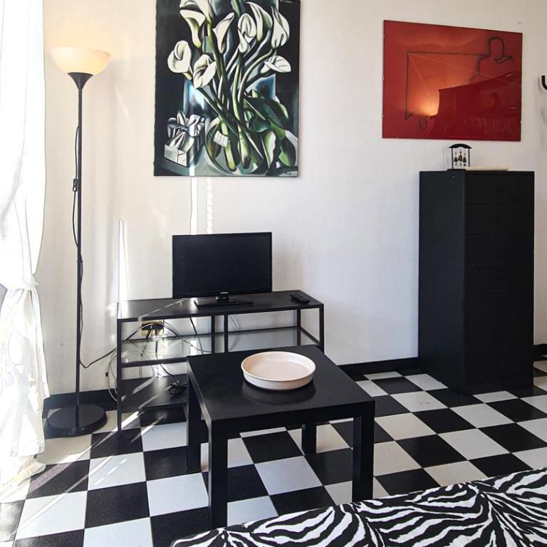 Roof10 - One-Bedroom Apartment - 2