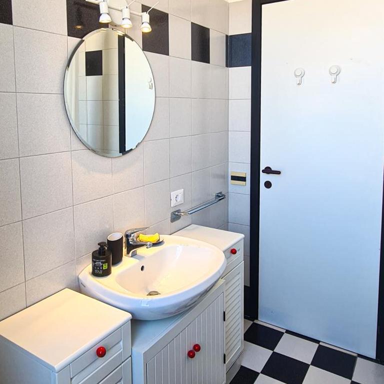 Roof10 - One-Bedroom Apartment - 11