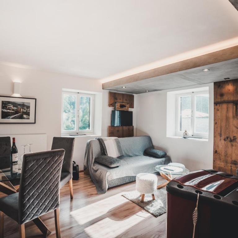 STILFSER HÜTTL Ein ganzes Ferienhaus für euch in SÜDTIROL in Alleinlage mit Ortlerblick euer Refugium mit privatem Gartenbereich für gemeinsame Zeit auch gern mit Hund im Nationalpark Stilfserjoch Ski-und Wandergebiet SULDEN in der Nähe - Casa con 2 Camere da Letto - 6