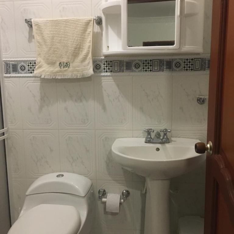 Apartamento Rodadero a 2 cuadras de la playa - Two-Bedroom Apartment - 6