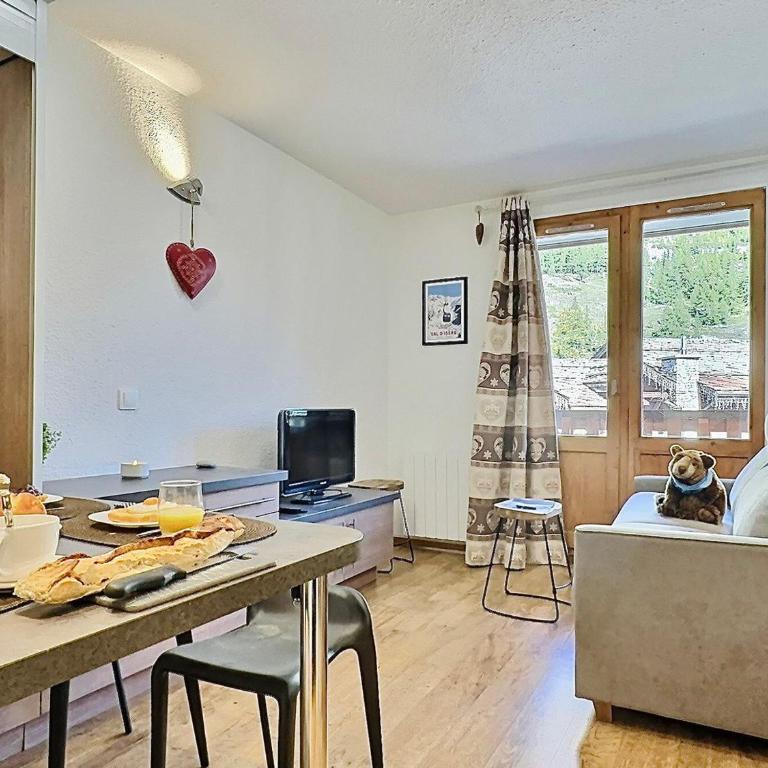 Studio cabine rénové Val d'Isère, 4 pers, proche centre et pistes, avec balcon et WIFI - FR-1-411-690 - Appartement - 1