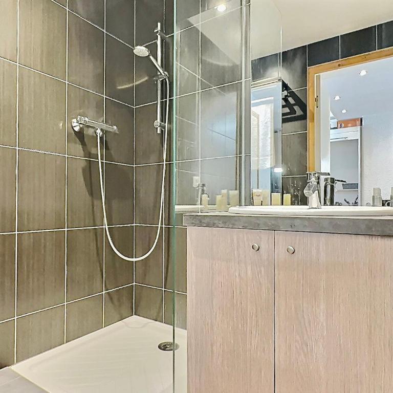 Studio cabine rénové Val d'Isère, 4 pers, proche centre et pistes, avec balcon et WIFI - FR-1-411-690 - Appartement - 9
