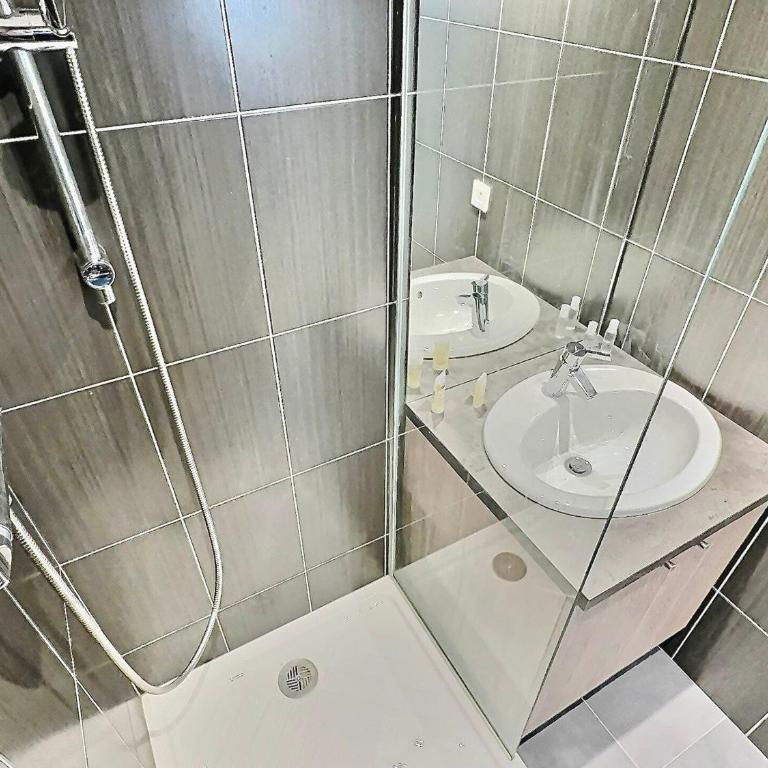 Studio cabine rénové Val d'Isère, 4 pers, proche centre et pistes, avec balcon et WIFI - FR-1-411-690 - Appartement - 10