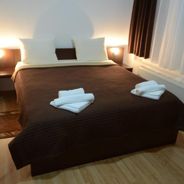 Garni Hotel Lion - Dvokrevetna Soba sa Bračnim Krevetom - 2