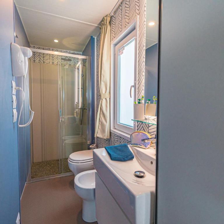 Village & Glamping Riva Blu - Mobilheim mit Seeblick - 4