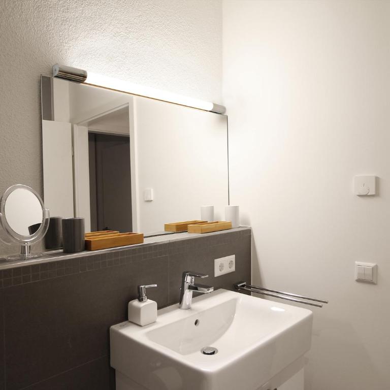 Ferienwohnung Mudita - hochwertig sanierter Altbau mit Wohnküche auf der Insel - Appartamento con 2 Camere da Letto - 13