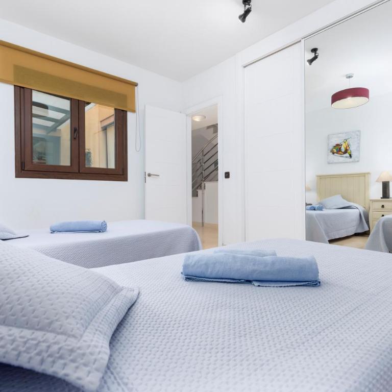 Sunset Beach 4 Bedroom Villa 200m to Beach+Fast WIFI - Villa - 28
