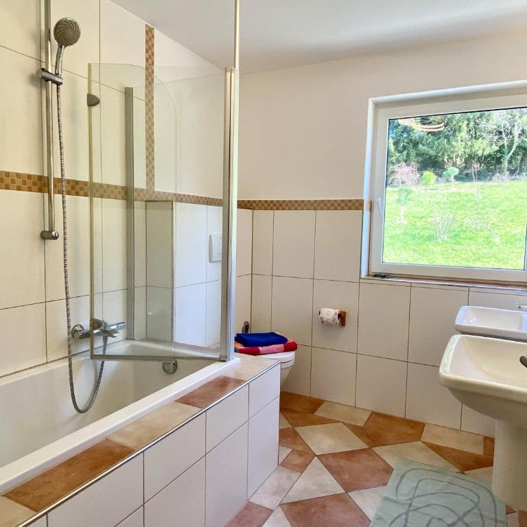 Ferienwohnung Weinberg-Idyll - Traumhafter Blick über Weinberge auf den Bodensee - Appartamento con Vista Lago - 16