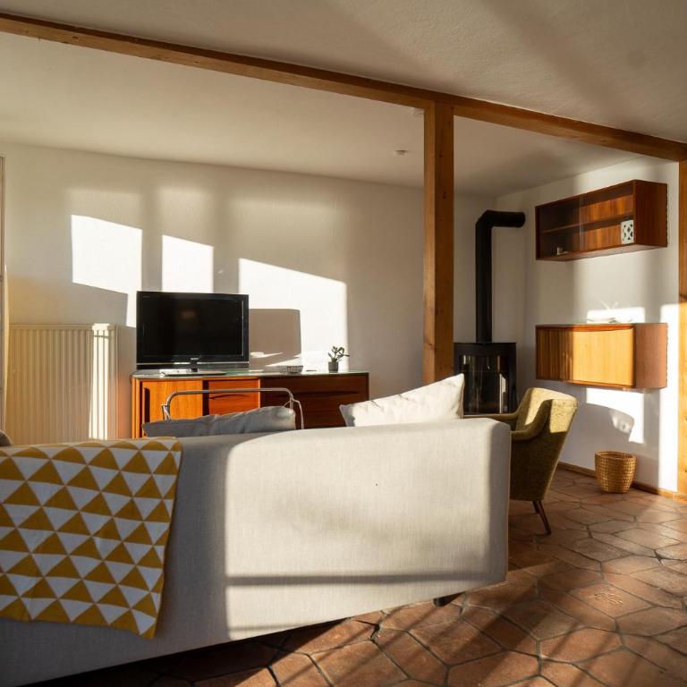Ferienwohnung Idylle am See - idyllisch auf der Insel mit Balkon und Seesicht und direkter Seelage - Appartamento con Vista Lago - 4