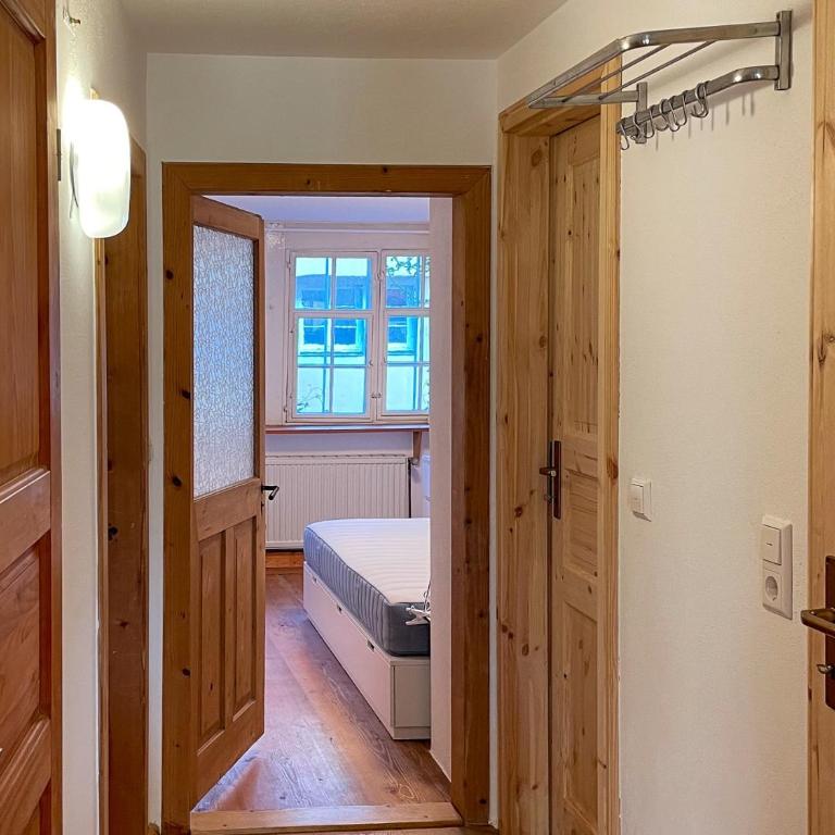 Ferienwohnung Idylle am See - idyllisch auf der Insel mit Balkon und Seesicht und direkter Seelage - Appartamento con Vista Lago - 11