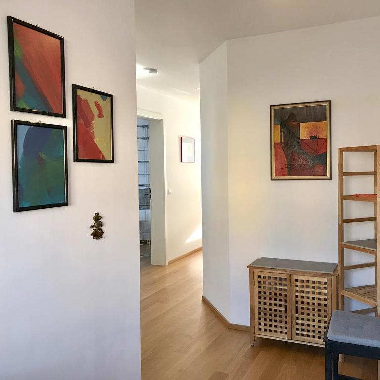 Ferienwohnung Central 1st floor - hochwertige Wohnung mit Balkon und Aufzug - Apartment with Balcony - 19